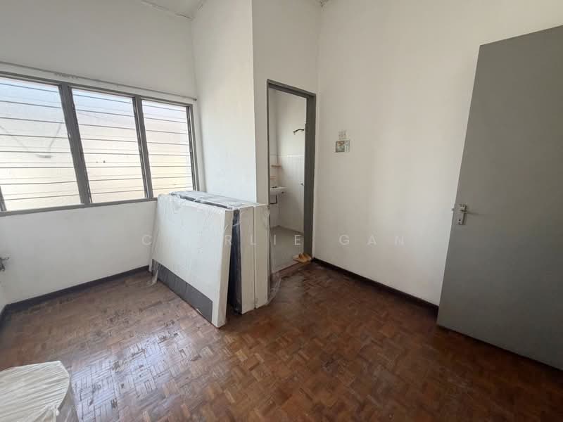 2.5-storey Terraced House for Sale in Taman Sri Andalas (Klang) - Charlie Gan - PropertyGuru.com.my
