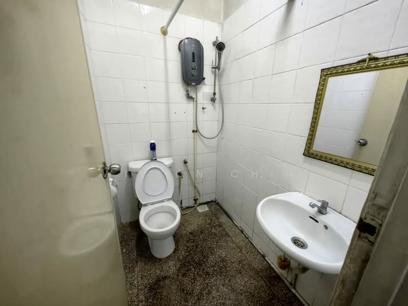1-storey Terraced House for Rent in Bandar Sri Damansara (Selangor) - Wilson Chin - Bathroom - PropertyGuru.com.my