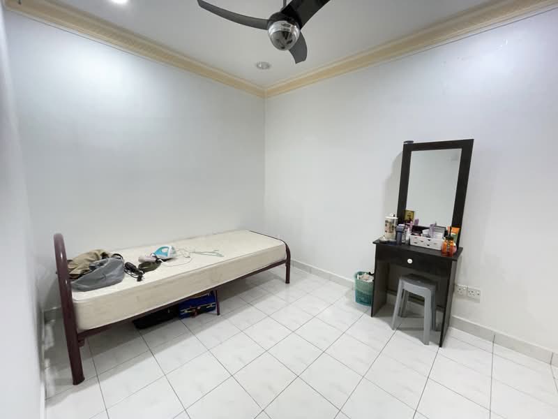 Rumah Teres 2 Tingkat untuk Disewa di Taman Selayang Mulia (Selayang) - MY Loh - Bedroom - PropertyGuru.com.my