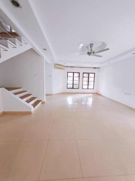 Rumah Teres 3 Tingkat untuk Dijual di Villamas (Sungai Buloh) - Jenny Tong - PropertyGuru.com.my