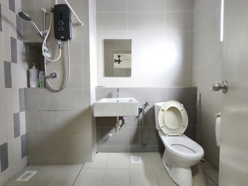 Servis Apartment untuk Disewa di SetiaWalk - Fendi tan - Bathroom - PropertyGuru.com.my