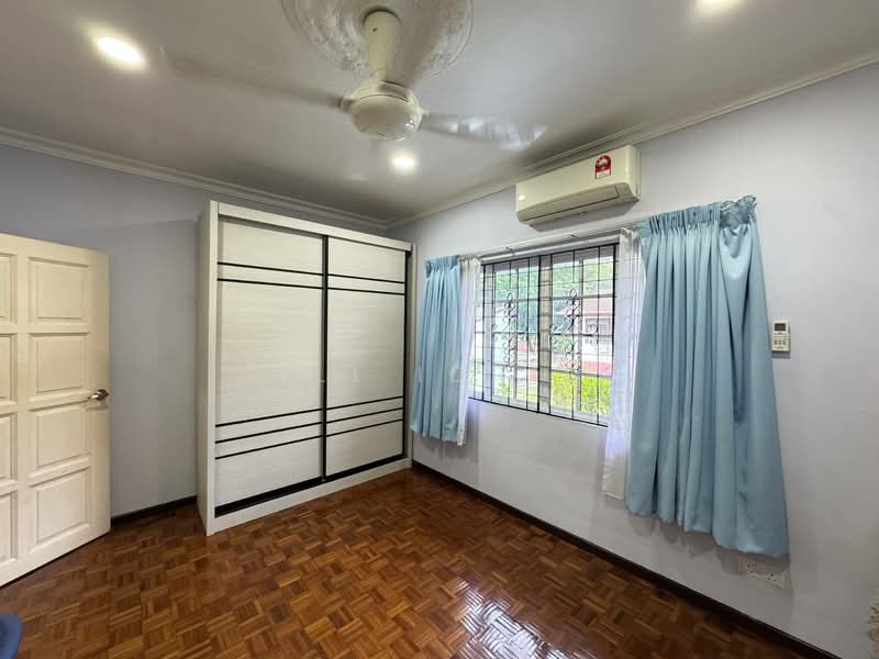 Bungalow for Sale in Seksyen 6 (Shah Alam) - Ali Idris - Bedroom - PropertyGuru.com.my