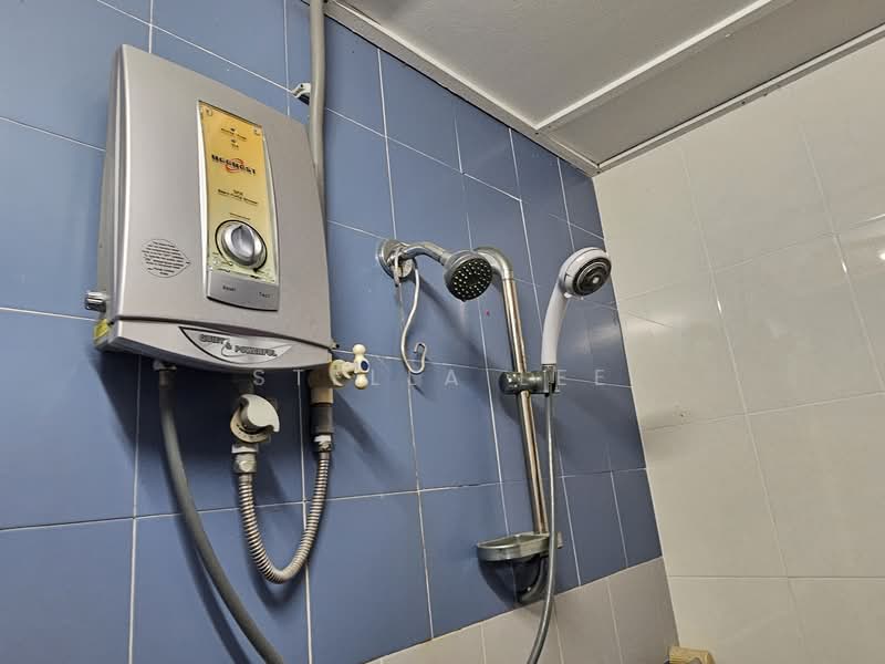Rumah Teres untuk Disewa di Bandar Sungai Long (Selangor) - Stella Lee - Bathroom - PropertyGuru.com.my
