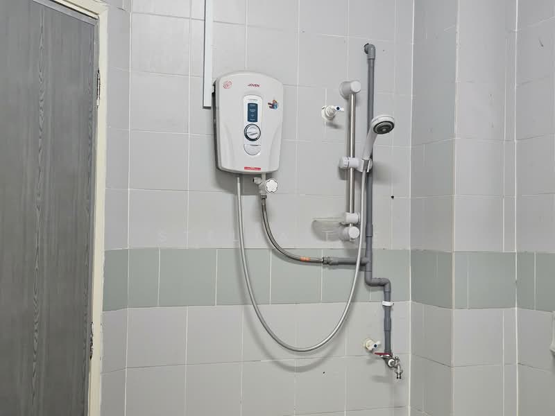 Rumah Teres untuk Disewa di Bandar Sungai Long (Selangor) - Stella Lee - Bathroom - PropertyGuru.com.my