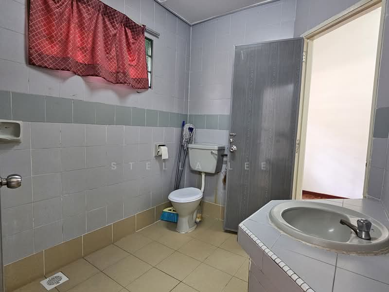 Rumah Teres untuk Disewa di Bandar Sungai Long (Selangor) - Stella Lee - Bathroom - PropertyGuru.com.my