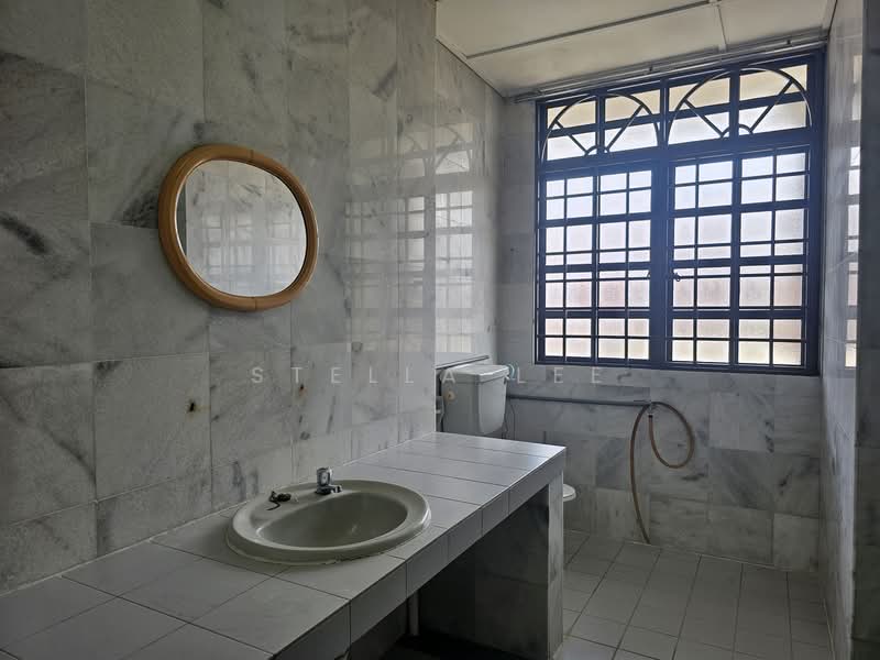 Rumah Teres untuk Disewa di Bandar Sungai Long (Selangor) - Stella Lee - Bathroom - PropertyGuru.com.my