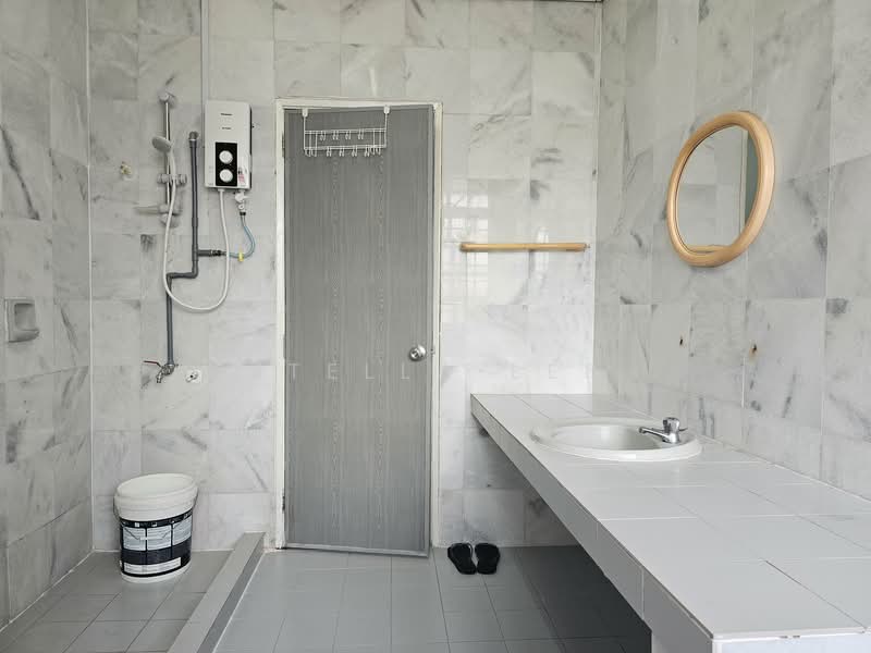Rumah Teres untuk Disewa di Bandar Sungai Long (Selangor) - Stella Lee - Bathroom - PropertyGuru.com.my