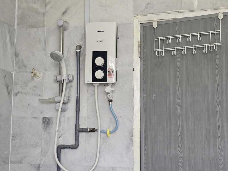 Rumah Teres untuk Disewa di Bandar Sungai Long (Selangor) - Stella Lee - Bathroom - PropertyGuru.com.my