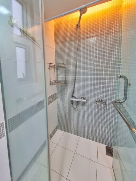 Service Residence for Sale at i-Zen @ Kiara 1 - Farah Rasul - Bathroom - PropertyGuru.com.my