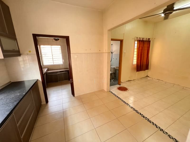 2-storey Terraced House for Rent in Rawang (Selangor) - SK Luk - Kitchen - PropertyGuru.com.my