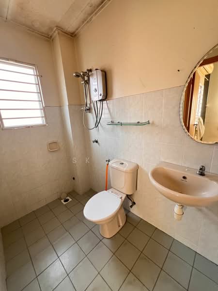 2-storey Terraced House for Rent in Rawang (Selangor) - SK Luk - Bathroom - PropertyGuru.com.my