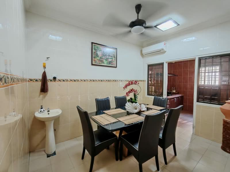 Rumah Teres 2 Tingkat untuk Dijual di Kota Emerald (Rawang) - Evelyn Khoo - Dining Room - PropertyGuru.com.my
