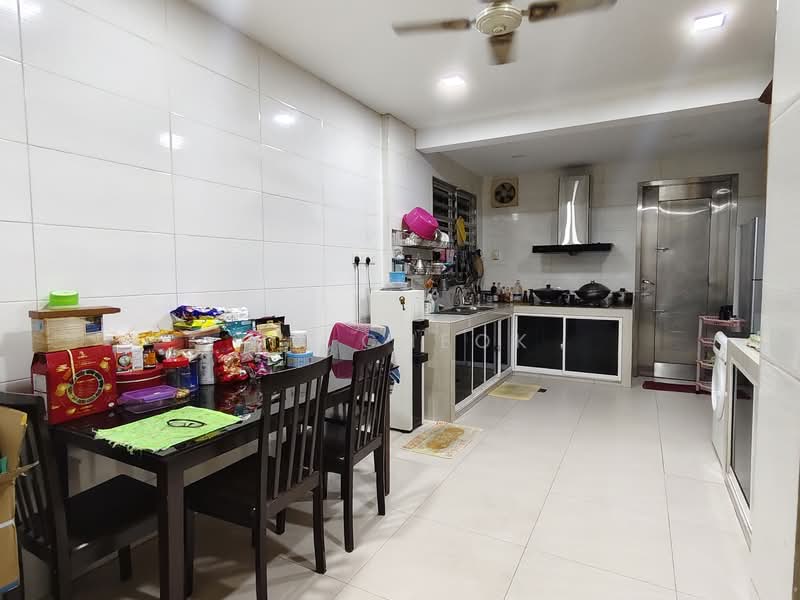 Kitchen Dining area