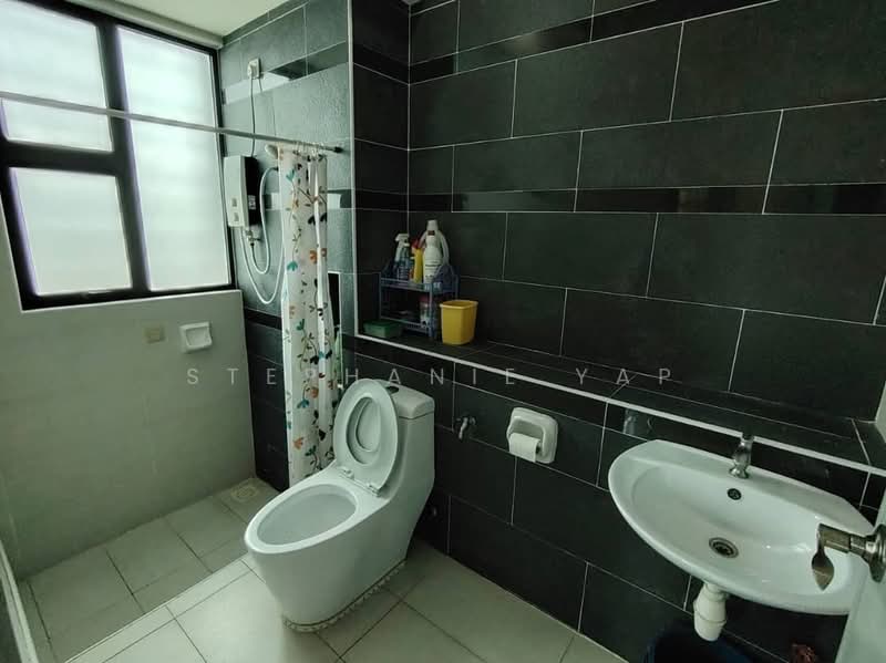 Servis Apartment untuk Disewa di The Sky Executive Suites - Stephanie Yap - Bathroom - PropertyGuru.com.my
