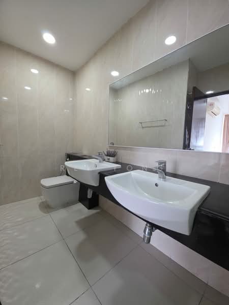 Service Residence for Rent at Paragon Residences @ Straits View - Rex Yong - Bathroom - PropertyGuru.com.my