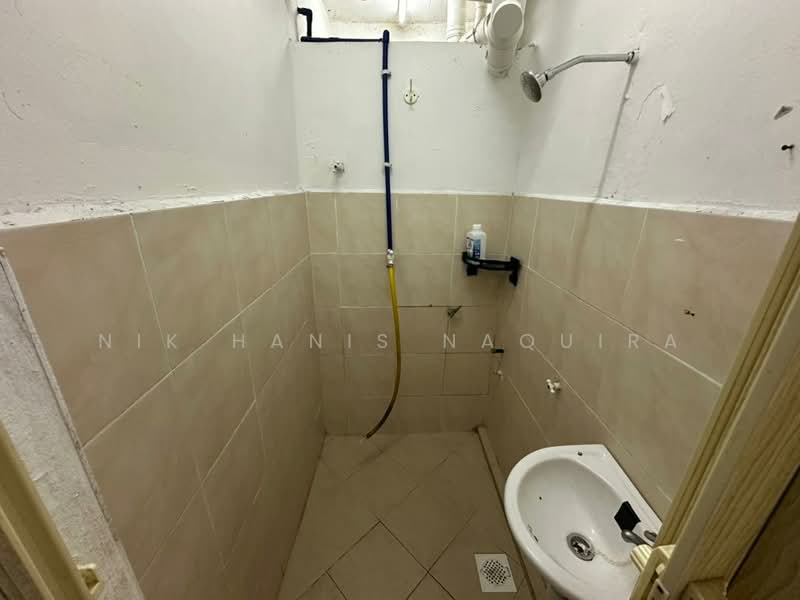 Apartment for Rent at Apartment Kelisa Ria - Nik Hanis Naquira - Bathroom - PropertyGuru.com.my