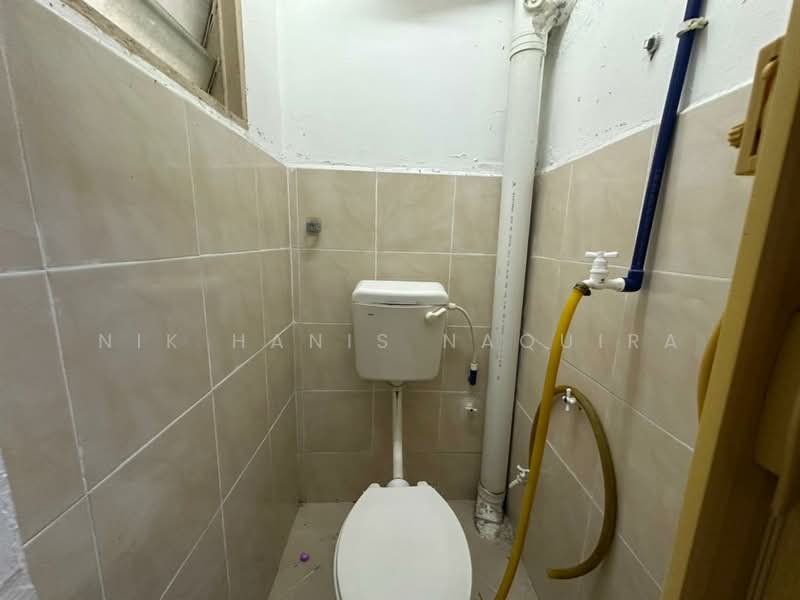 Apartment for Rent at Apartment Kelisa Ria - Nik Hanis Naquira - Bathroom - PropertyGuru.com.my