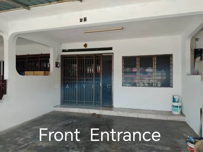 Untuk Dijual - Double Storey low cost terrace house at Pekan Razaki for sale
