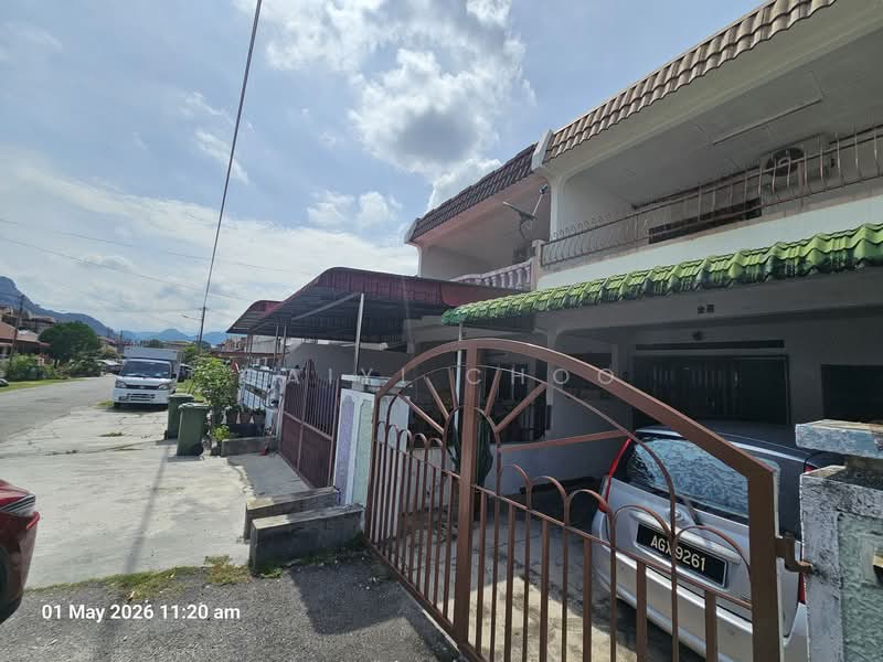 Untuk Dijual - Double Storey low cost terrace house at Pekan Razaki for sale