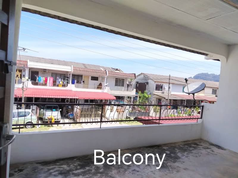 Untuk Dijual - Double Storey low cost terrace house at Pekan Razaki for sale