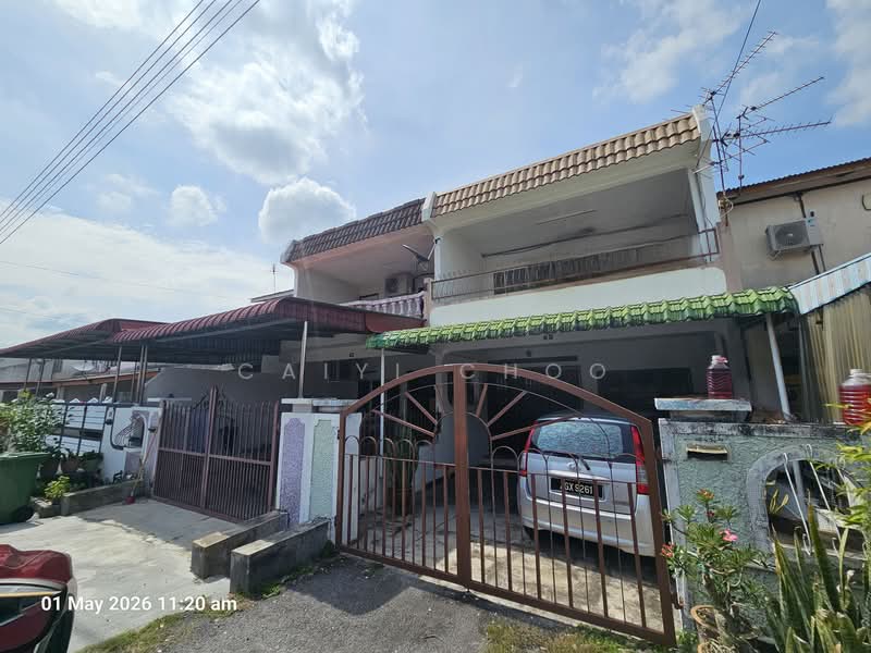 Untuk Dijual - Double Storey low cost terrace house at Pekan Razaki for sale