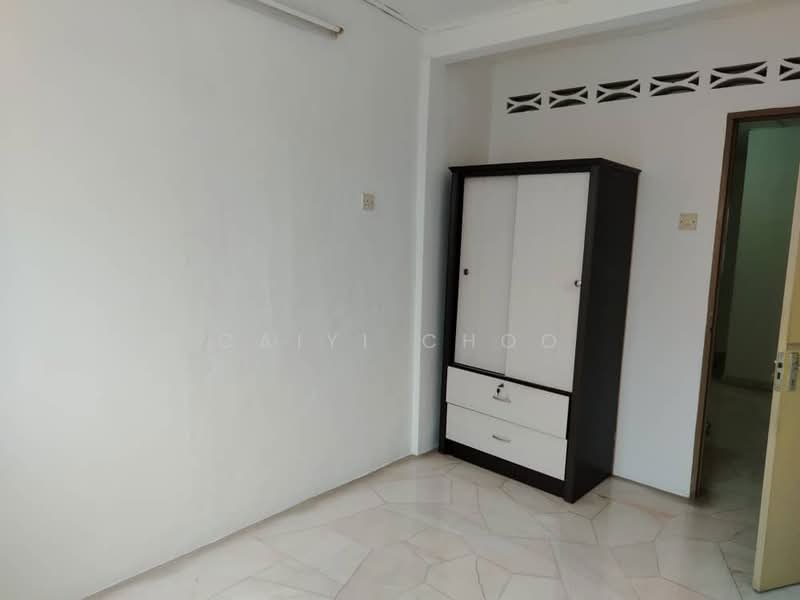 Untuk Dijual - Double Storey low cost terrace house at Pekan Razaki for sale