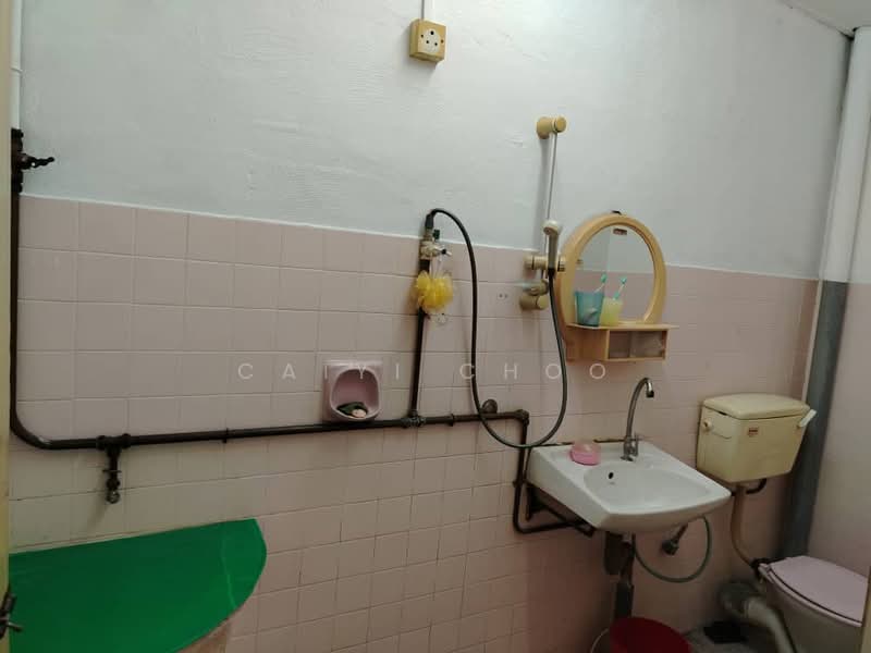 Untuk Dijual - Double Storey low cost terrace house at Pekan Razaki for sale