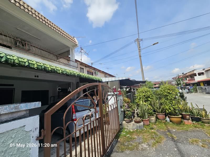 Untuk Dijual - Double Storey low cost terrace house at Pekan Razaki for sale