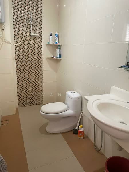 Rumah Teres 2 Tingkat untuk Dijual di Taman Megah (Petaling Jaya) - Ivan Lee - Bathroom - PropertyGuru.com.my
