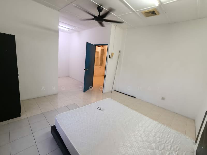 Rumah Teres 2 Tingkat untuk Disewa di Taman Putri Kulai (Kulai) - Ang Boon Chai - Bedroom - PropertyGuru.com.my