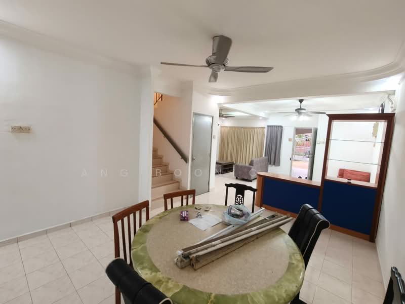 Rumah Teres 2 Tingkat untuk Disewa di Taman Putri Kulai (Kulai) - Ang Boon Chai - Dining Room - PropertyGuru.com.my