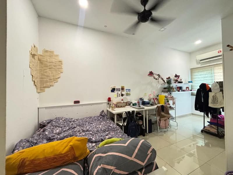 2-storey Terraced House for Sale in Bandar Rimbayu (Telok Panglima Garang) - Nur Alia Omar - Bedroom - PropertyGuru.com.my