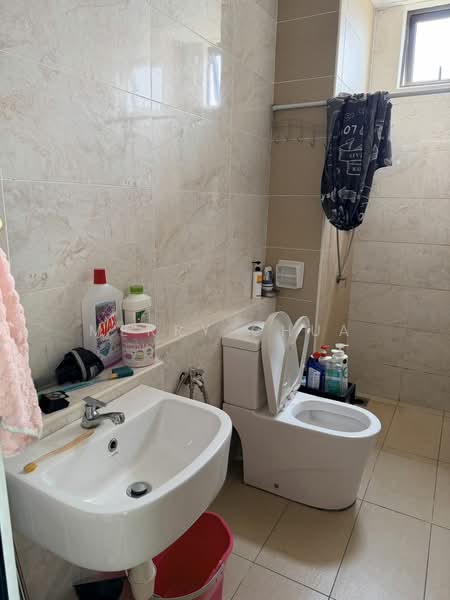 Service Residence for Sale at D'Summit Residences - Merry Chua - Bathroom - PropertyGuru.com.my