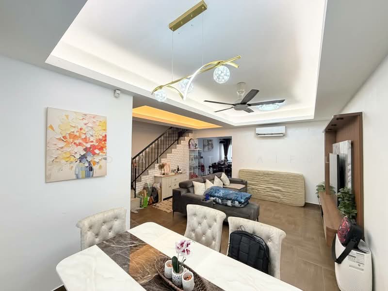 Rumah Teres 2 Tingkat untuk Dijual di Taman Subang Impian (Shah Alam) - Mohd Aizat Saiful Bahri - Living Room - PropertyGuru.com.my