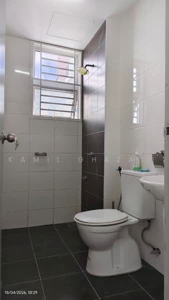 Kondominium untuk Dijual di Dwiputra Residences - Kamil Ghazali - Bathroom - PropertyGuru.com.my