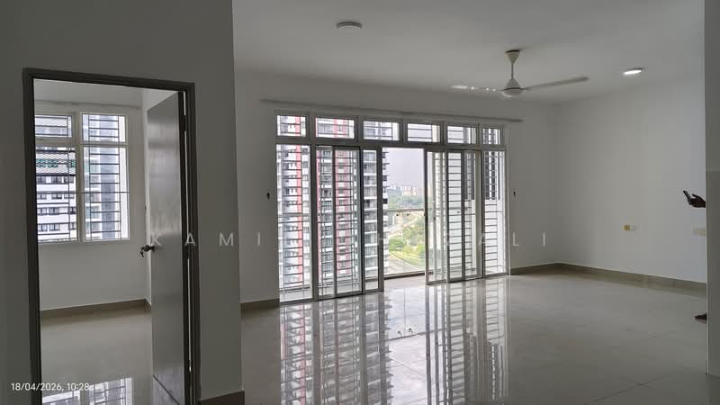 Kondominium untuk Dijual di Dwiputra Residences - Kamil Ghazali - Living Room - PropertyGuru.com.my