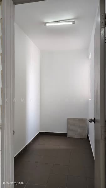 Kondominium untuk Dijual di Dwiputra Residences - Kamil Ghazali - Entrance - PropertyGuru.com.my
