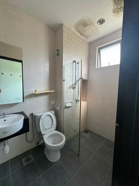 Rumah Berkembar untuk Disewa di Iskandar Puteri (Nusajaya) (Johor) - Liew Lih Yi - Bathroom - PropertyGuru.com.my