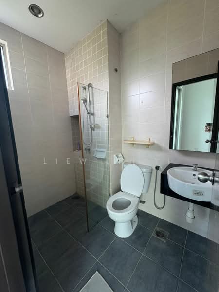 Rumah Berkembar untuk Disewa di Iskandar Puteri (Nusajaya) (Johor) - Liew Lih Yi - Bathroom - PropertyGuru.com.my