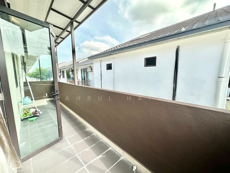 2.5-storey Terraced House for Sale in Seksyen 16 (Shah Alam) - Shahrul Hafizi - Balcony - PropertyGuru.com.my