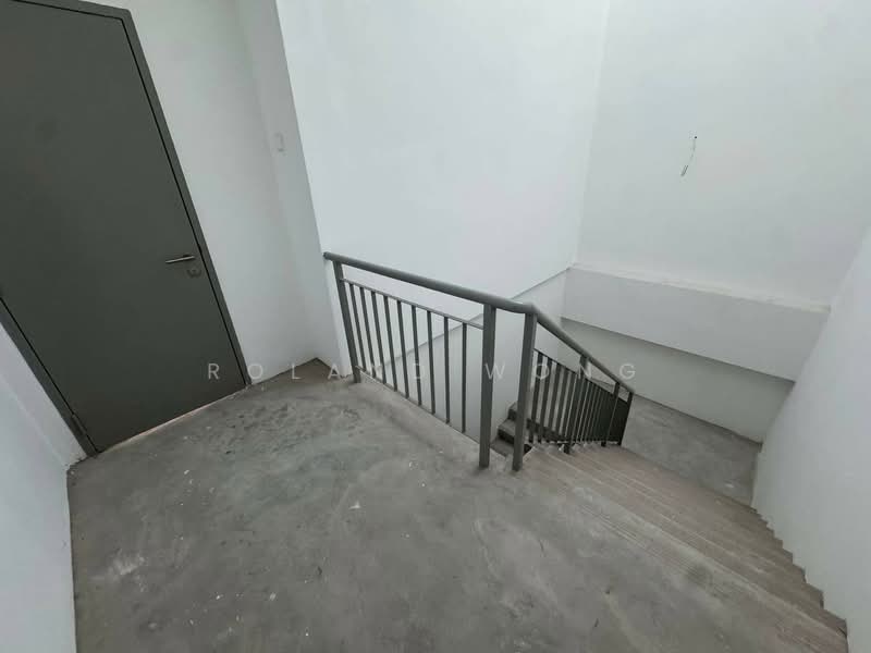 Pejabat untuk Dijual di Pekan Nanas (Johor) - Roland Wong - Corridor - PropertyGuru.com.my
