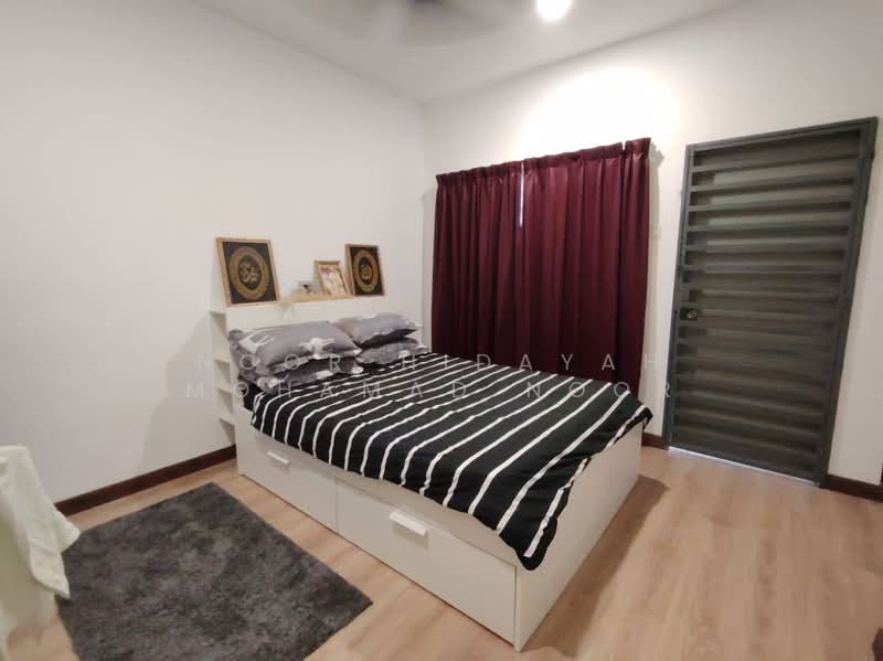 2-storey Terraced House for Sale in Bandar Springhill (Port Dickson) - Noor Hidayah Mohamad Noor - Bedroom - PropertyGuru.com.my