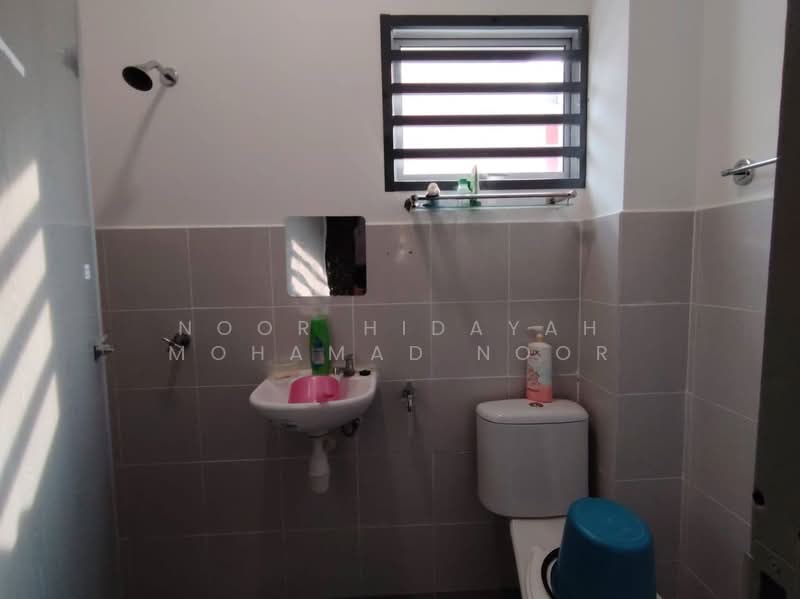 2-storey Terraced House for Sale in Bandar Springhill (Port Dickson) - Noor Hidayah Mohamad Noor - Bathroom - PropertyGuru.com.my