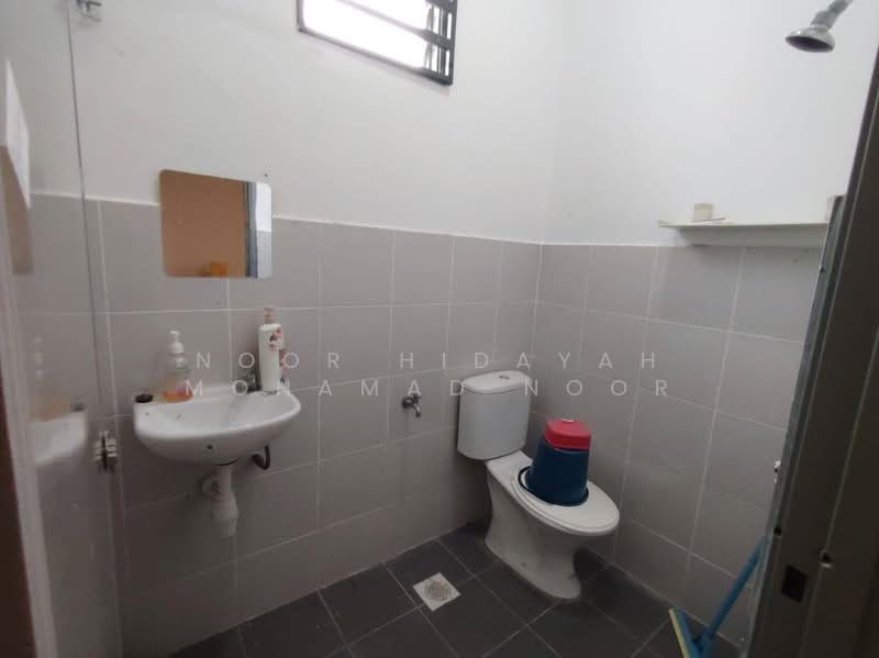 2-storey Terraced House for Sale in Bandar Springhill (Port Dickson) - Noor Hidayah Mohamad Noor - Bathroom - PropertyGuru.com.my