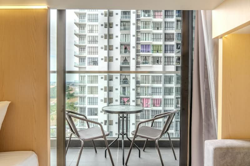 Servis Apartment untuk Dijual di D'Pristine - Kent Loi - Balcony - PropertyGuru.com.my