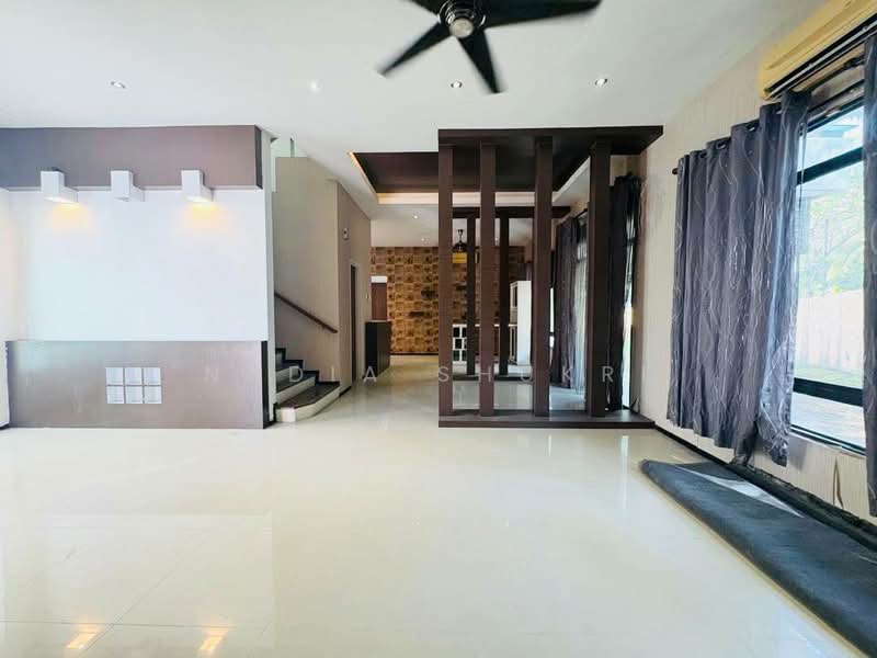 Semi-Detached House for Rent in Seksyen 13 (Shah Alam) - Nadia Shukri - Living Room - PropertyGuru.com.my