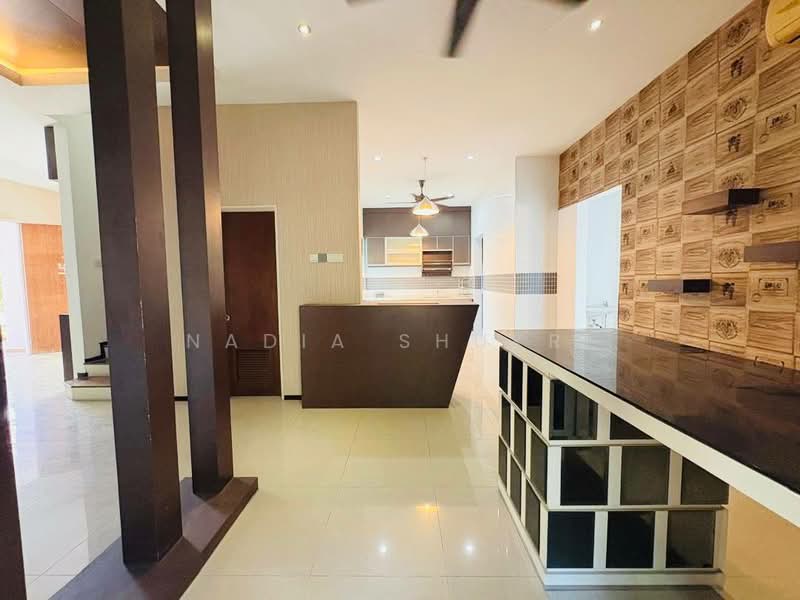 Semi-Detached House for Rent in Seksyen 13 (Shah Alam) - Nadia Shukri - Living Room - PropertyGuru.com.my