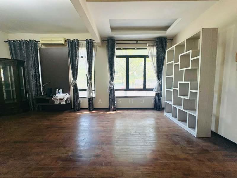 Semi-Detached House for Rent in Seksyen 13 (Shah Alam) - Nadia Shukri - Living Room - PropertyGuru.com.my