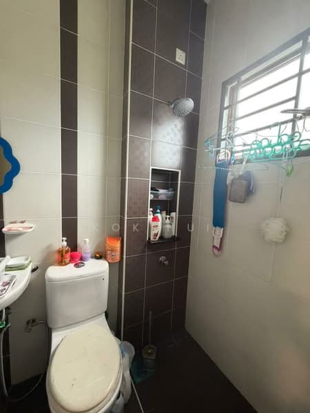 Rumah Teres 2 Tingkat untuk Dijual di Taman Seri Austin (Tebrau) - Kok Hui - Bathroom - PropertyGuru.com.my