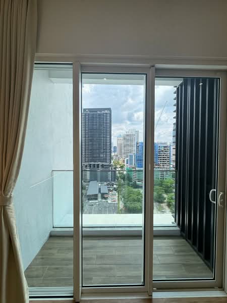 Servis Apartment untuk Disewa di Quill Residence - Angel Lim - Balcony - PropertyGuru.com.my